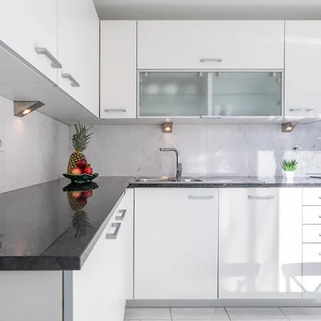 Host Wise - Gorgeous Spacious Flat - Ace Location