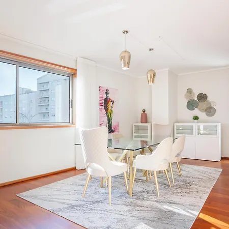 Host Wise - Gorgeous Spacious Flat - Ace Location Διαμέρισμα