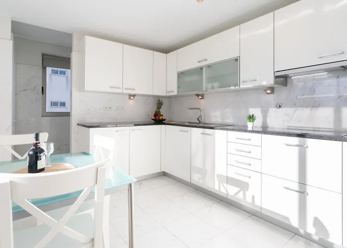 Host Wise - Gorgeous Spacious Flat - Ace Location *