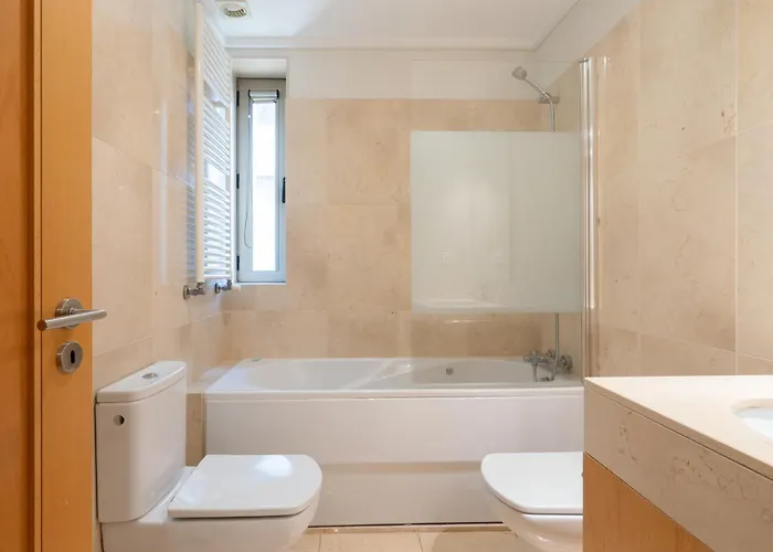 Host Wise - Gorgeous Spacious Flat - Ace Location *