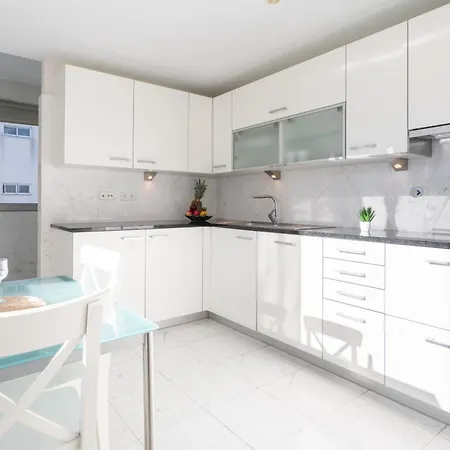 Host Wise - Gorgeous Spacious Flat - Ace Location *