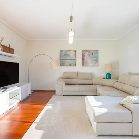 Host Wise - Gorgeous Spacious Flat - Ace Location Apartmán