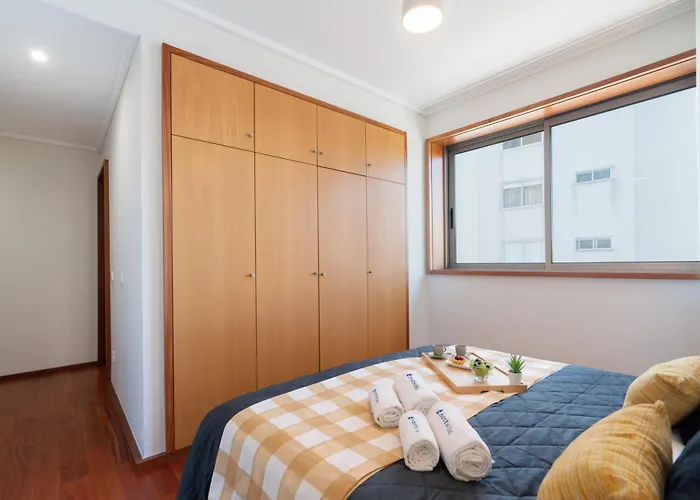 Host Wise - Gorgeous Spacious Flat - Ace Location