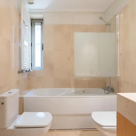 Host Wise - Gorgeous Spacious Flat - Ace Location *