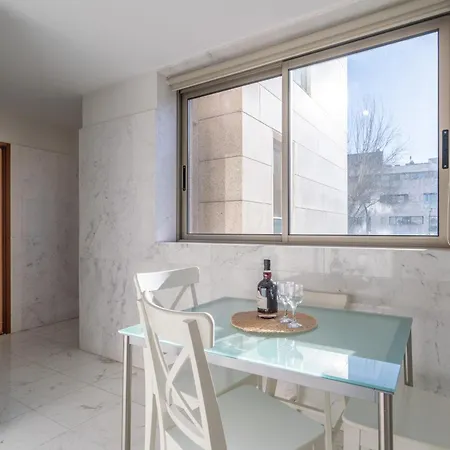 Host Wise - Gorgeous Spacious Flat - Ace Location * Porto